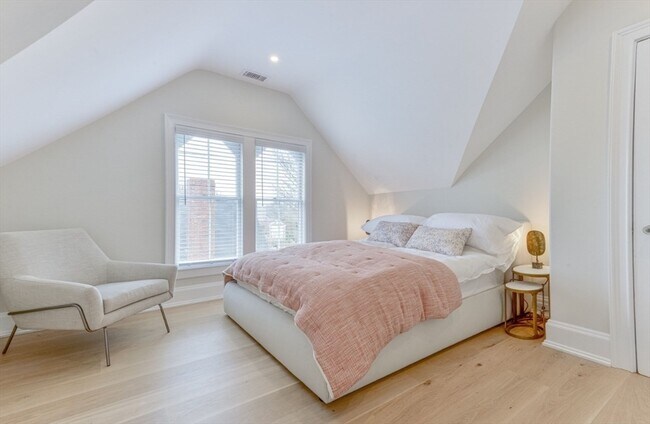 Building Photo - 51 Fair St