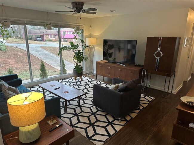 Building Photo - 2573 Crestdale Cir SE