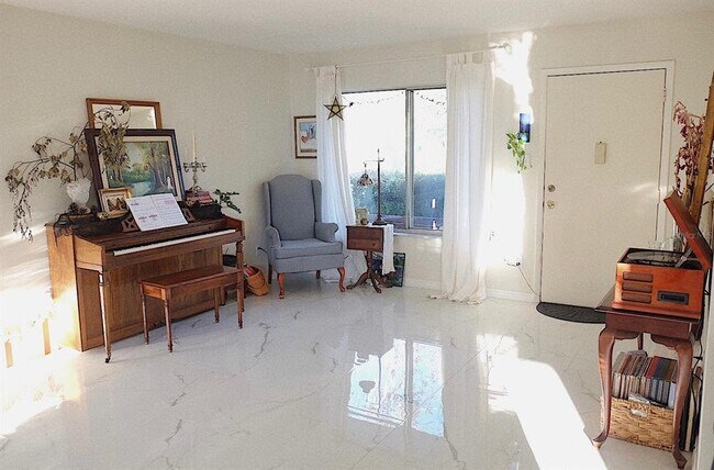 Building Photo - 10659 Windsor Ct