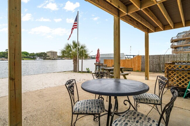 Building Photo - 333 Bluefish Dr