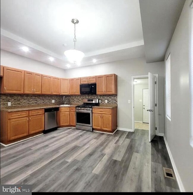 Building Photo - 1622 Blavis St