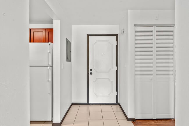 Building Photo - 9500 Rainier Ave S