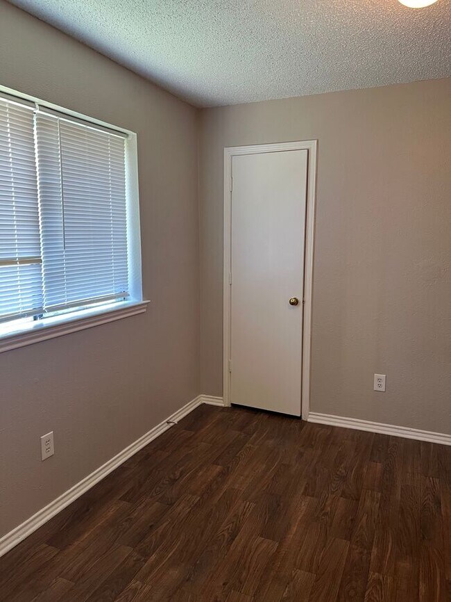 Building Photo - 11815 Garden Terrace Dr