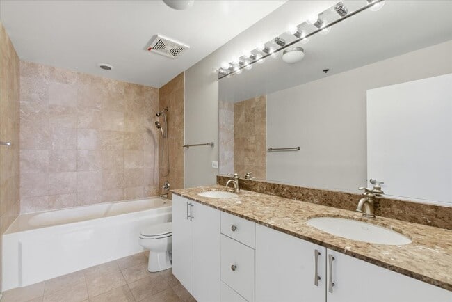 Building Photo - 740 W Fulton St