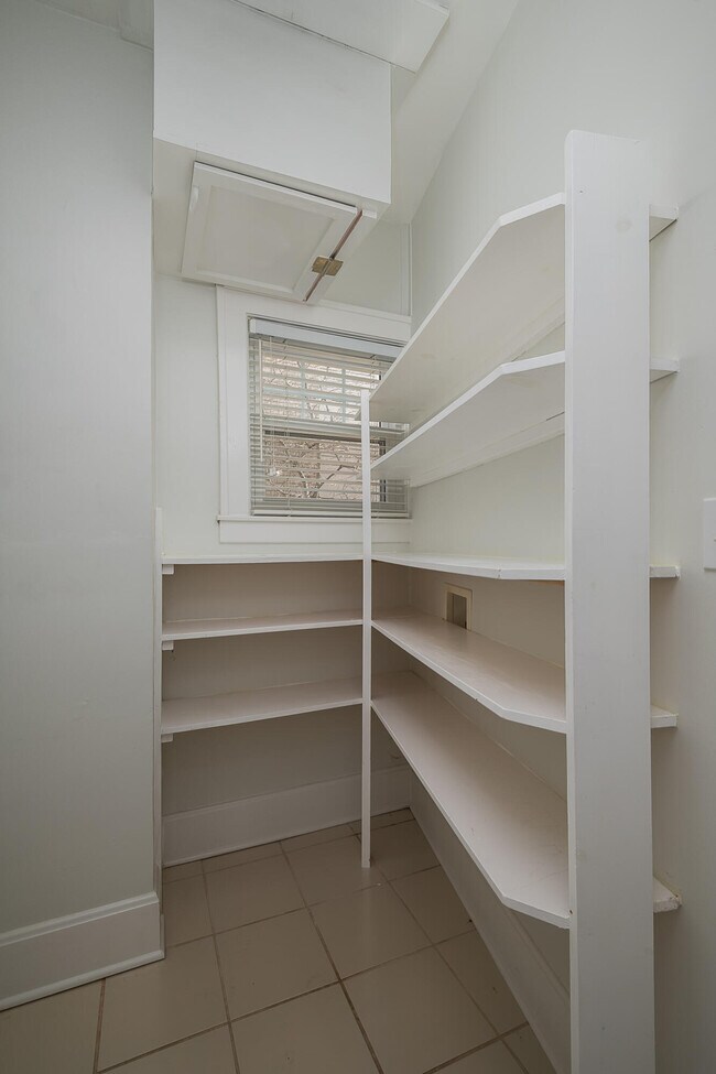 Building Photo - 1378 Fontaine Rd