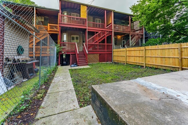 Building Photo - 1529 S Homan Ave