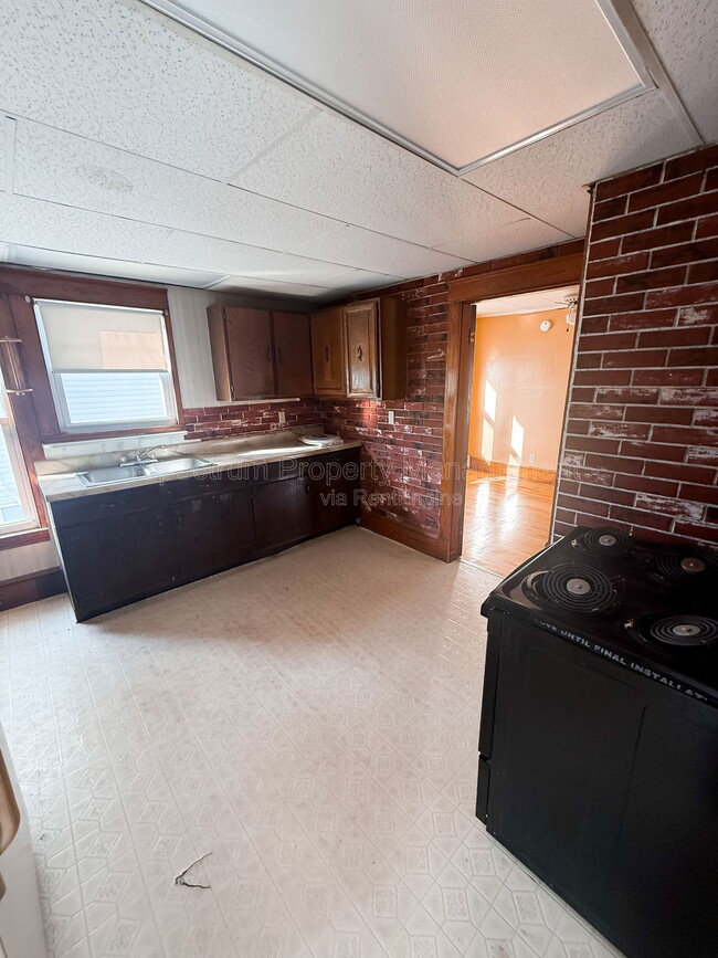 Primary Photo - 47 Halifax St