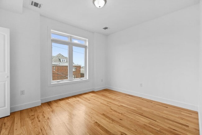 Building Photo - 1400 9th St