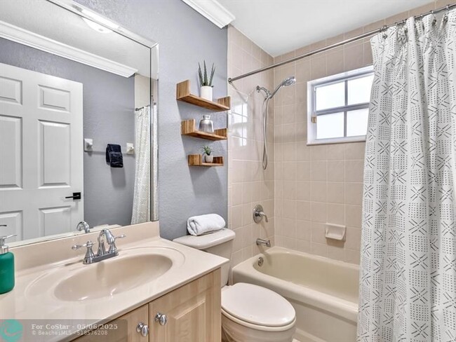 Building Photo - 14304 S Royal Cove Cir