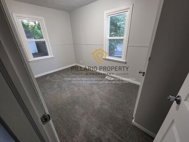 Building Photo - Freshly Renovated, 2 Bedroom, 1 Bathroom Home Available NOW!