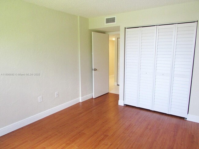 Building Photo - 13020 SW 92nd Ave