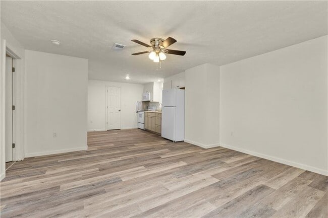 Building Photo - 390 US-30