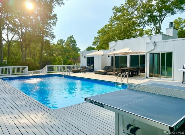 Building Photo - 3 Southwood Ln