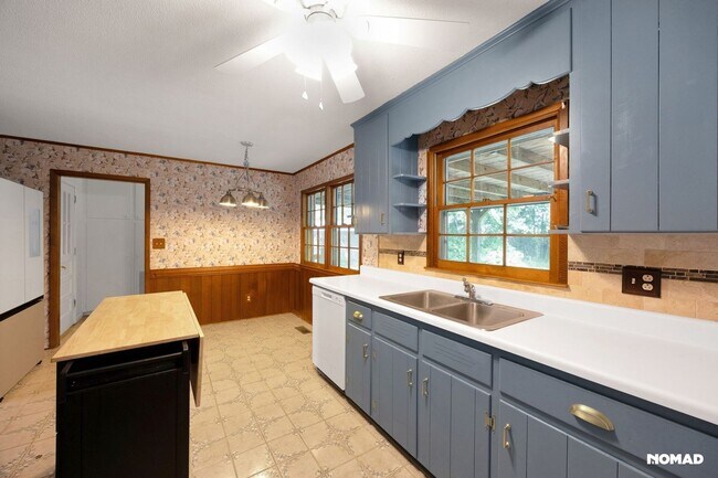 Building Photo - Spacious 4BR House in Fayetteville