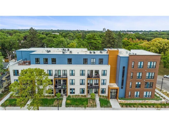 Primary Photo - 4745 Minnehaha Ave