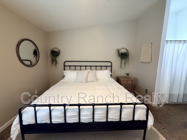 Building Photo - 2134 Desert Palms Dr
