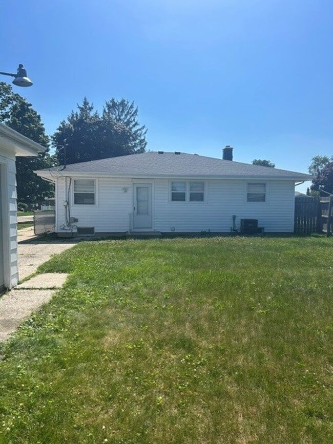 Building Photo - 2045 16th Ave