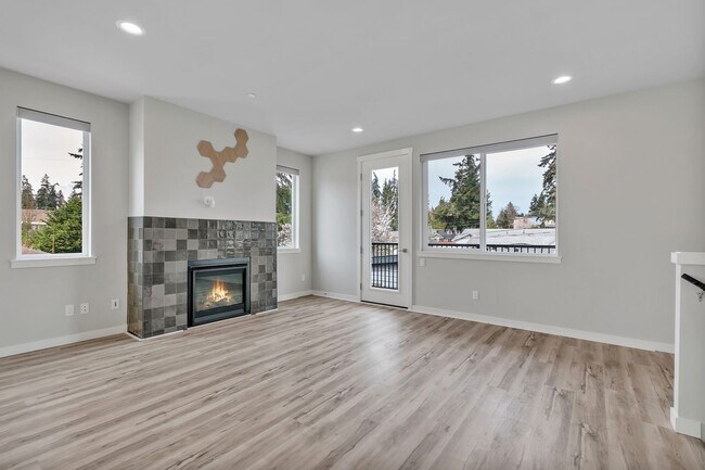 Building Photo - 3bed/2.5 Bath Modern Comfort Meets Elegant Design