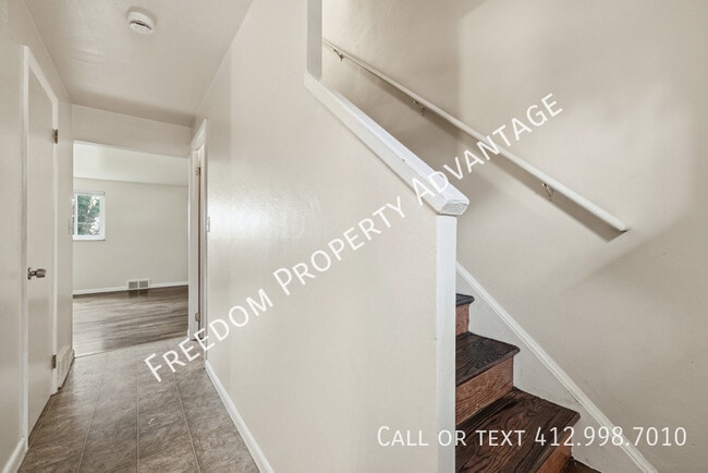 Building Photo - 2540 Park Hill Dr