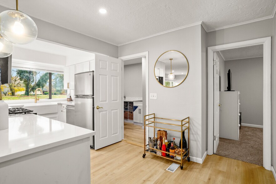 Building Photo - 755 NE 5th St