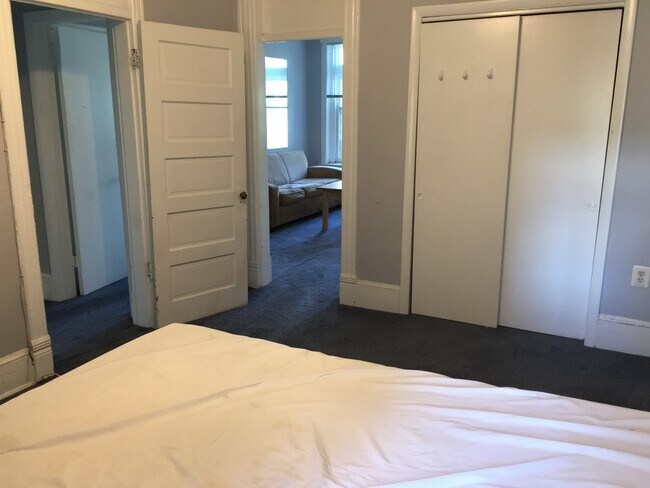 Building Photo - 219 C St NE