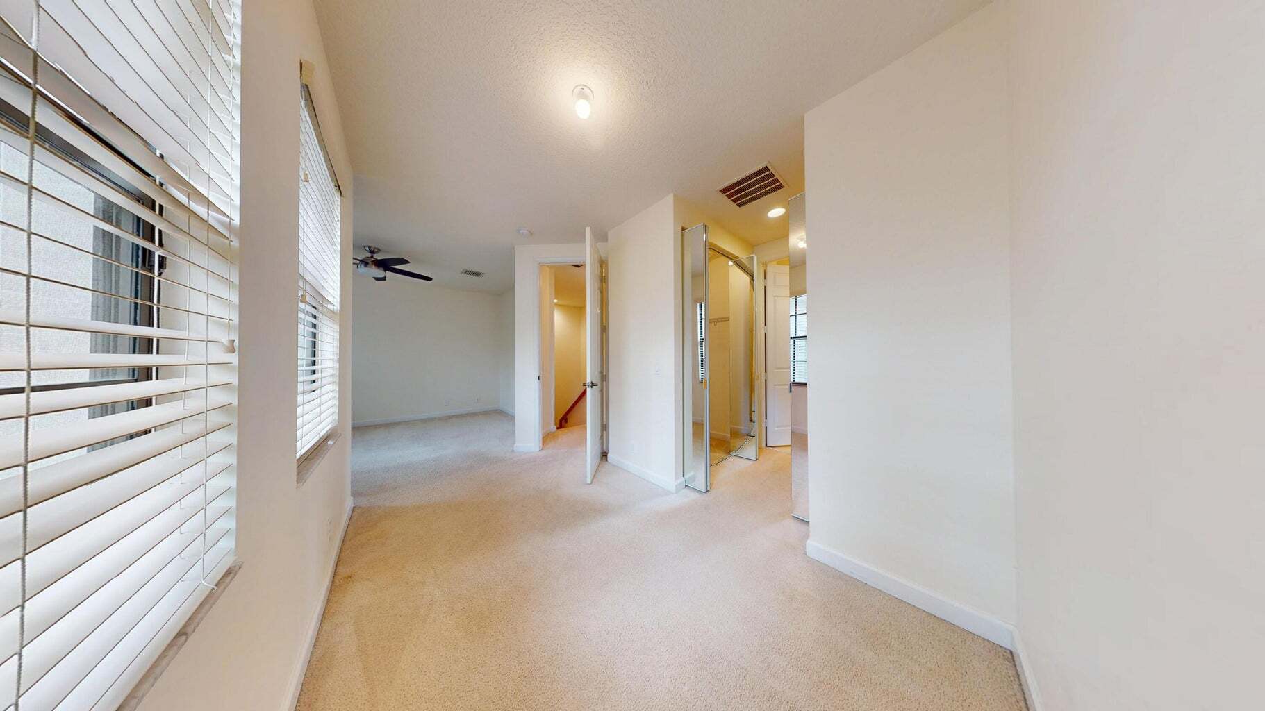 Building Photo - 235 W Chrystie Cir