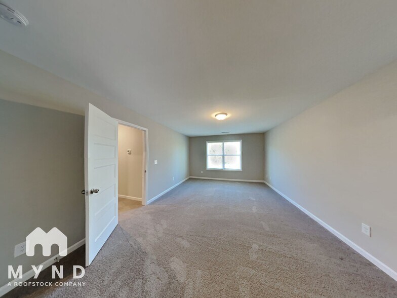 Building Photo - 389 Springwater Wy