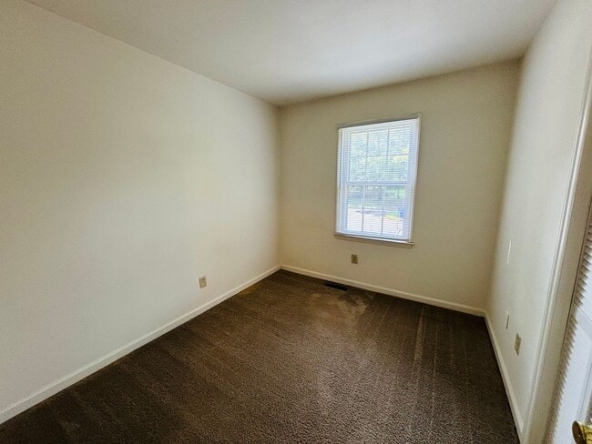 Building Photo - 218 Huntington Ln
