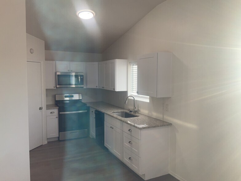 Building Photo - 10428 Pamplona St NW