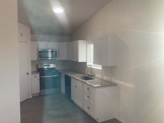 Building Photo - 10428 Pamplona St NW