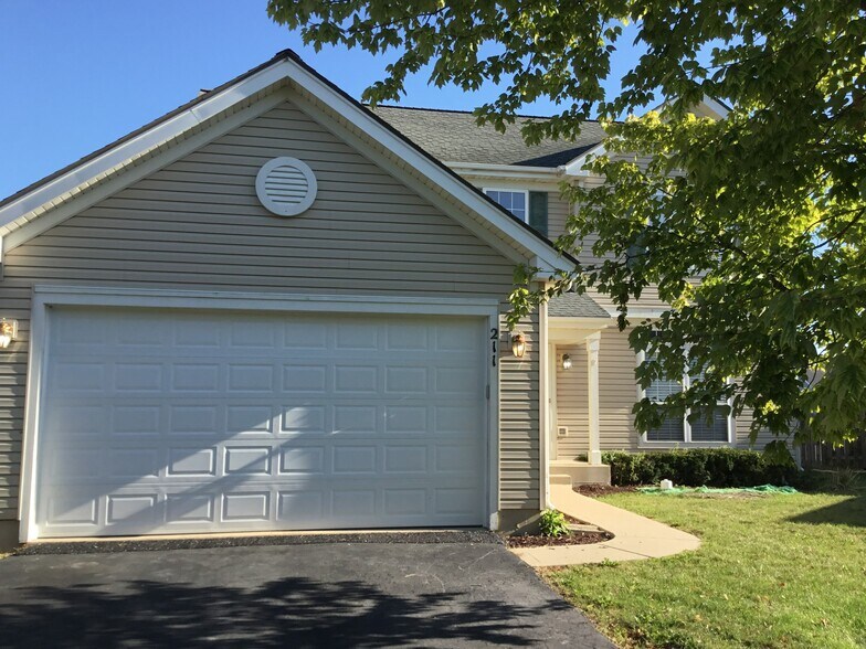 Building Photo - 211 Tanglewood Ct