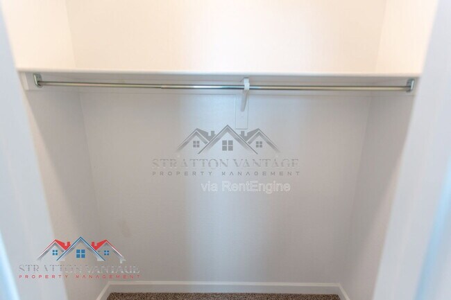 Building Photo - 1673 N Wrigley Dr