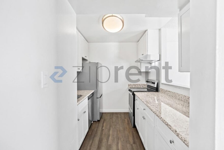Building Photo - Unit G