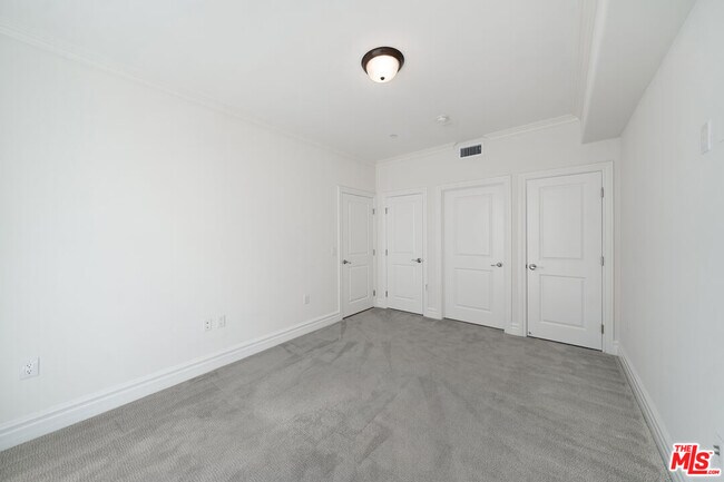 Building Photo - 1050 S Holt Ave