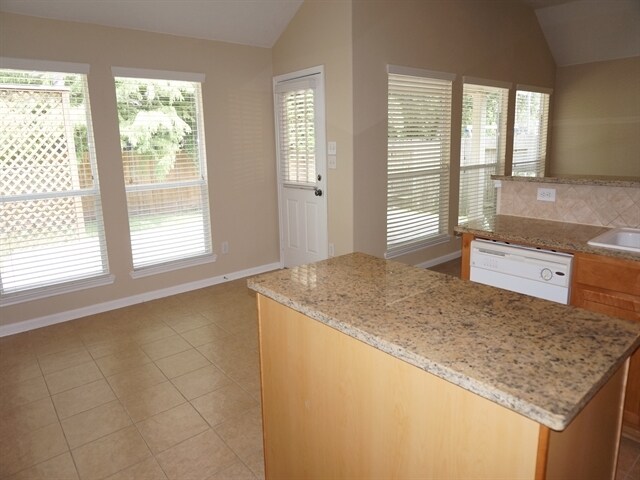 Building Photo - 24230 Pine Canyon Fls