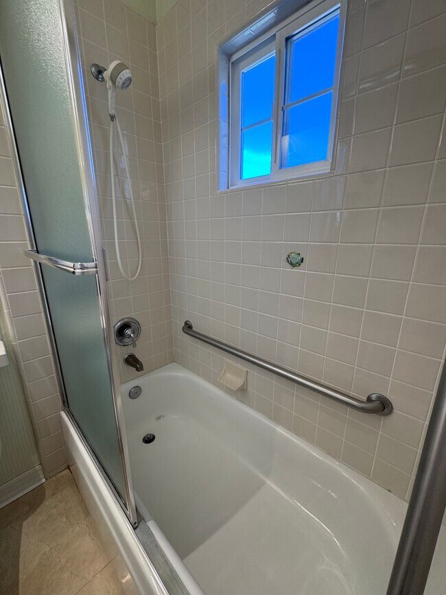 Building Photo - Stunning Home with Panoramic Views in Port...