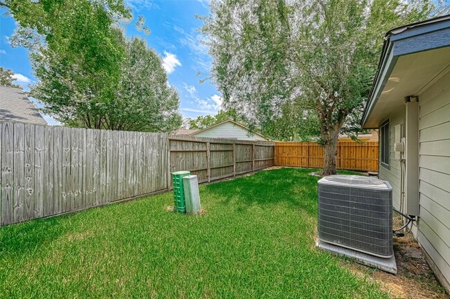 Building Photo - 2235 Sentinal Oaks St