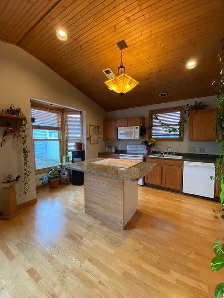Building Photo - 1705 Fairacre Drive