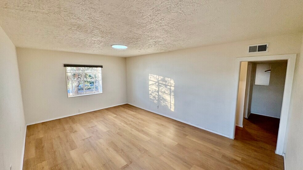 Building Photo - 2928 Piedmont Dr