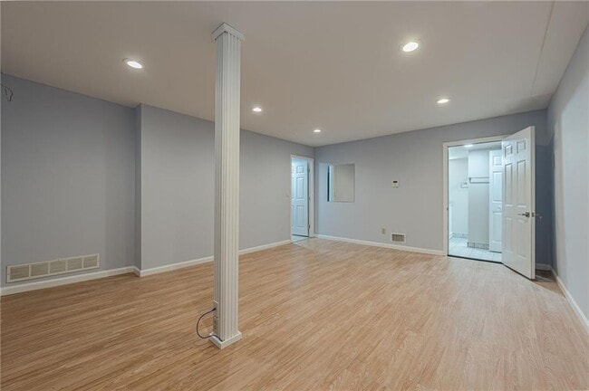 Building Photo - 435 Little Pines Ct