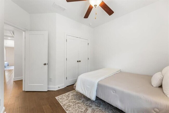 Building Photo - 1233 Parkstead Ln