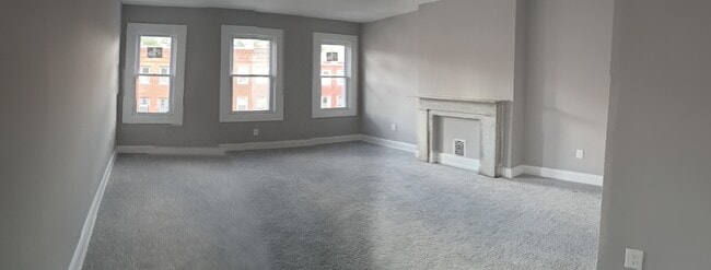 Building Photo - 739 Dolphin St