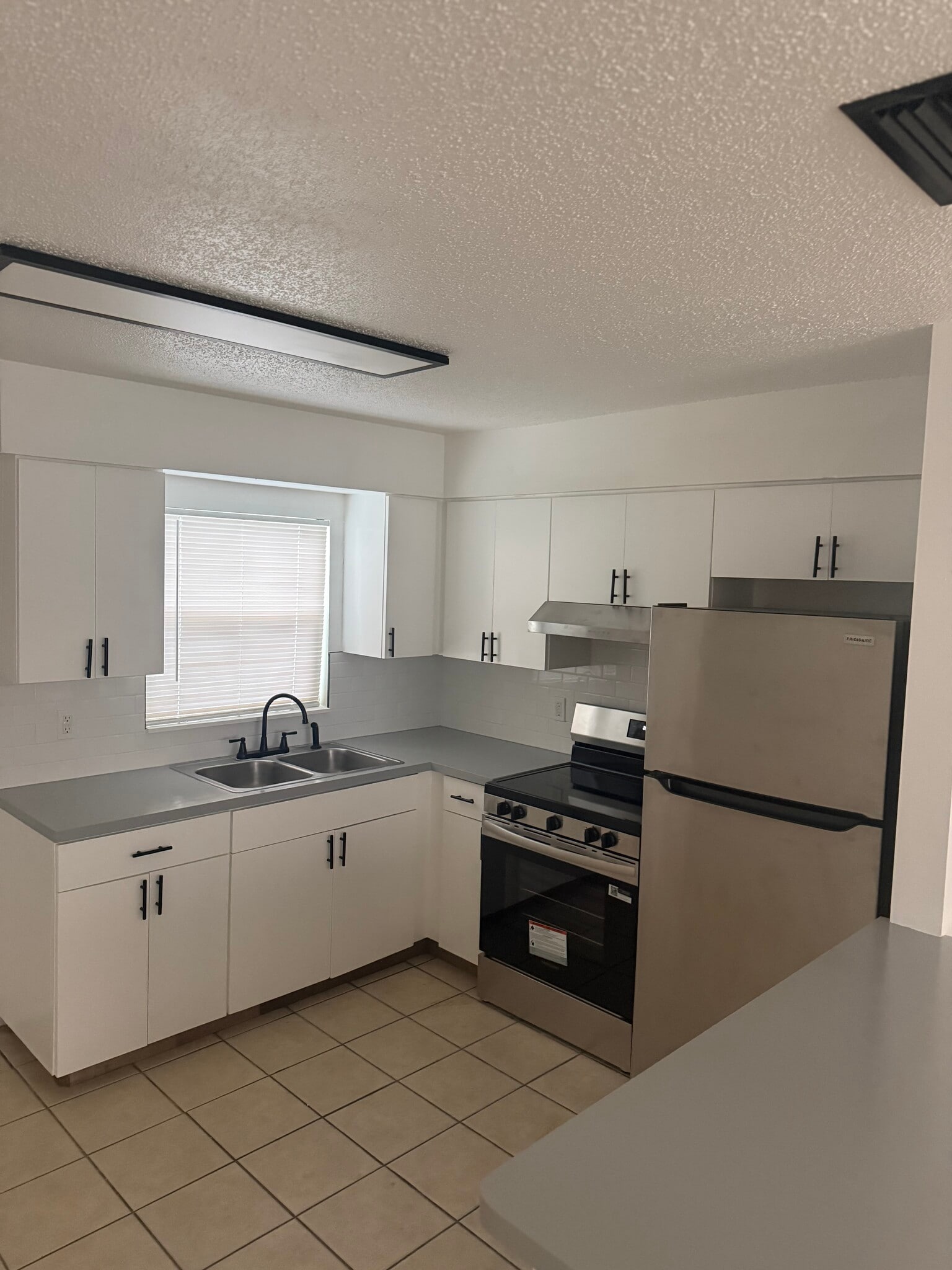 Building Photo - 909 E Humphrey St