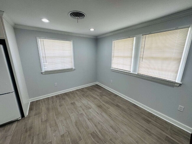 Building Photo - 3BR/2BA Cottage-Style Home, offering timeless character for Lease