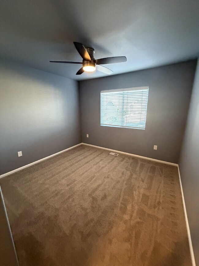 Building Photo - Newer Build 3 Bedroom 3 Bathroom- Single Family Home
