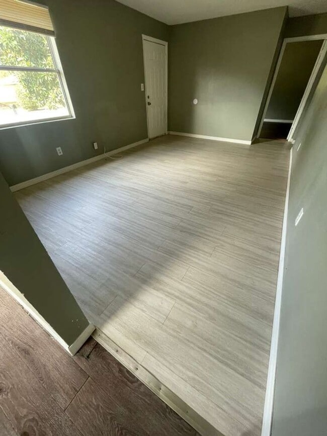 Building Photo - 3/1 Cute cozy single-family home!