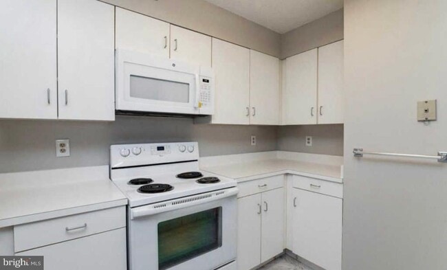 Building Photo - 1230 23rd St NW