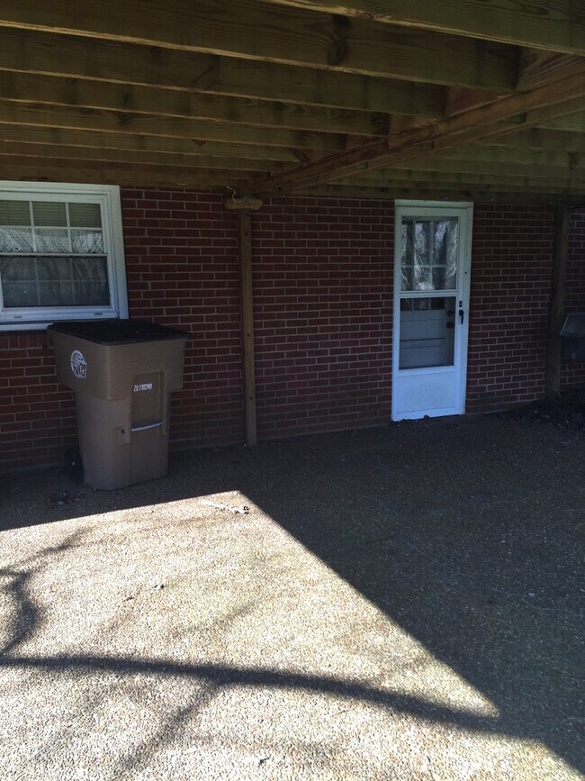 Building Photo - 924 Neuhoff Ln