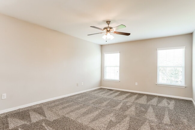 Building Photo - 1335 Lombar St