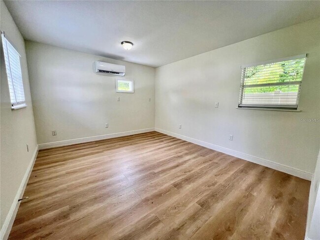Building Photo - 5037 Lake Howell Rd